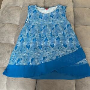 Vince Camuto Blue and White Patterned Top size medium